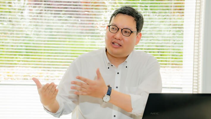 岡本氏