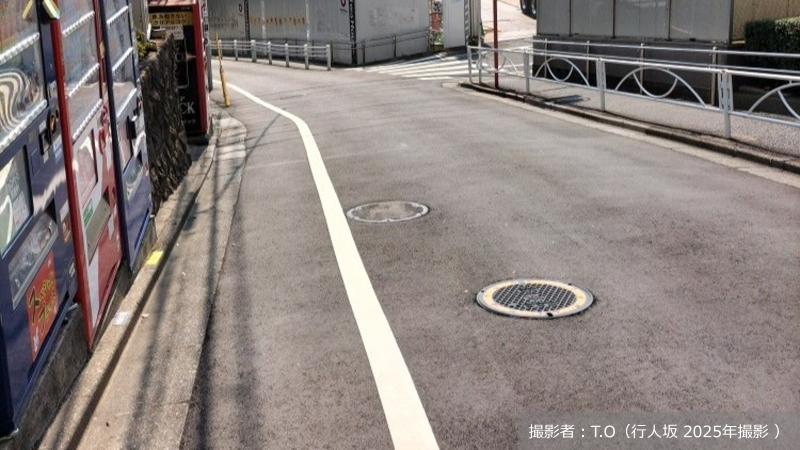 行人坂で絵を描く